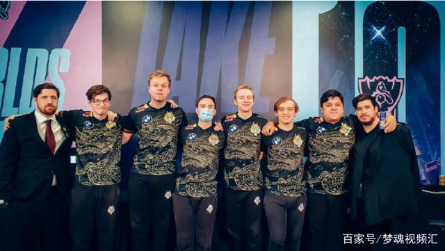 辆赛车飞驰 辆赛车飞驰